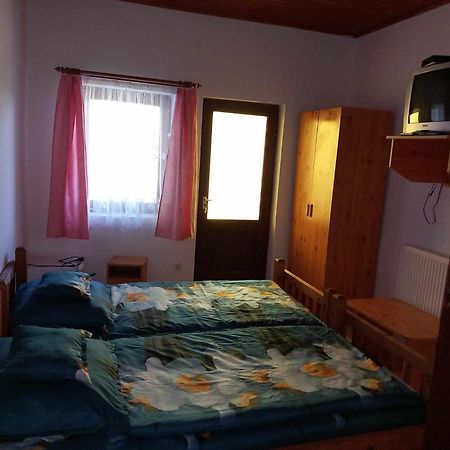 דירות Poroszló Zsuzsa Apartman מראה חיצוני תמונה